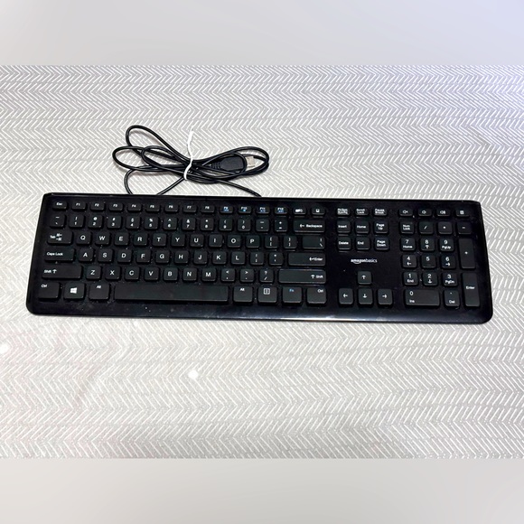Amazon Basics Wired Keyboard - Picture 1 of 2